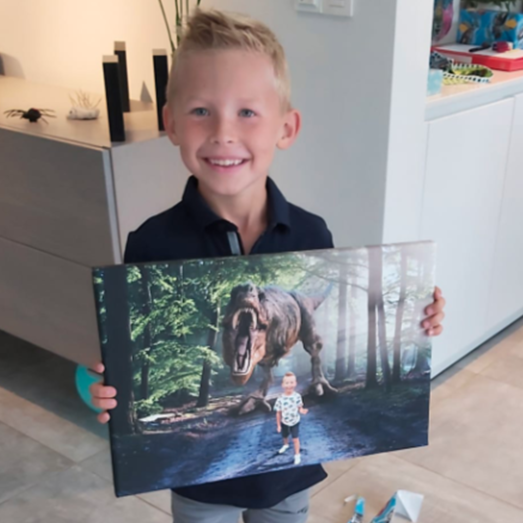 Customer with Dino Forest canvas 4
